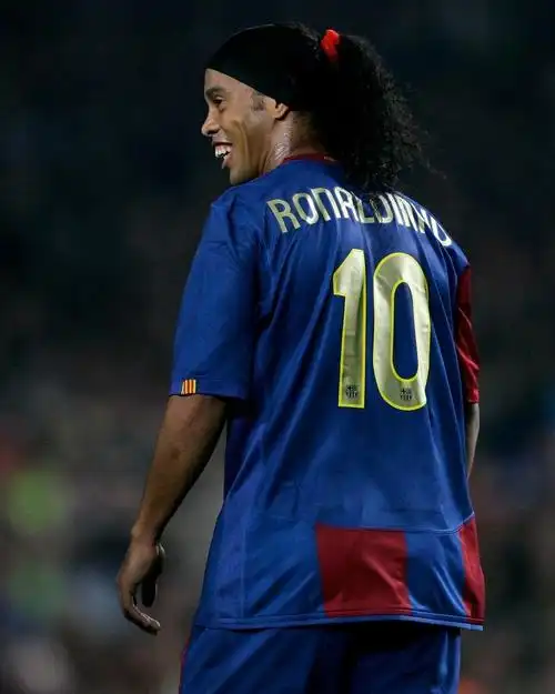 仅打击了球 仅打击了球